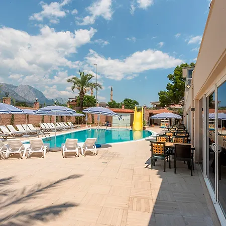 אתר נופש Rich Melissa 4*